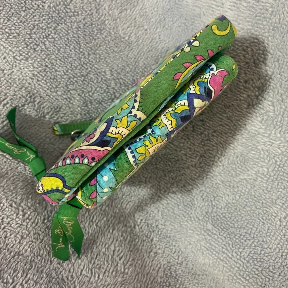 Vera Bradley “Emerald Paisley”Retired all in one Wristlet